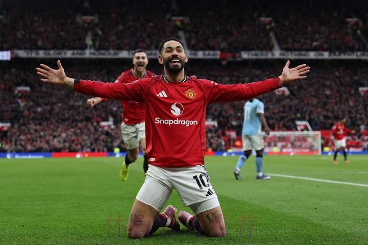 英超-姆伯莫破门多尔古建功 曼联2-0完胜曼城 英超-姆伯莫破门多尔古建功 曼联2-0完胜曼城